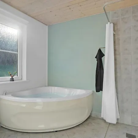 4 Bedroom Lovely In Tatil Evi Gråsten