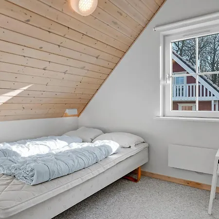 Prázdninový dům 4 Bedroom Lovely In *