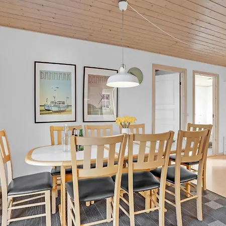 بيت للعطل 4 Bedroom Lovely In Gråsten